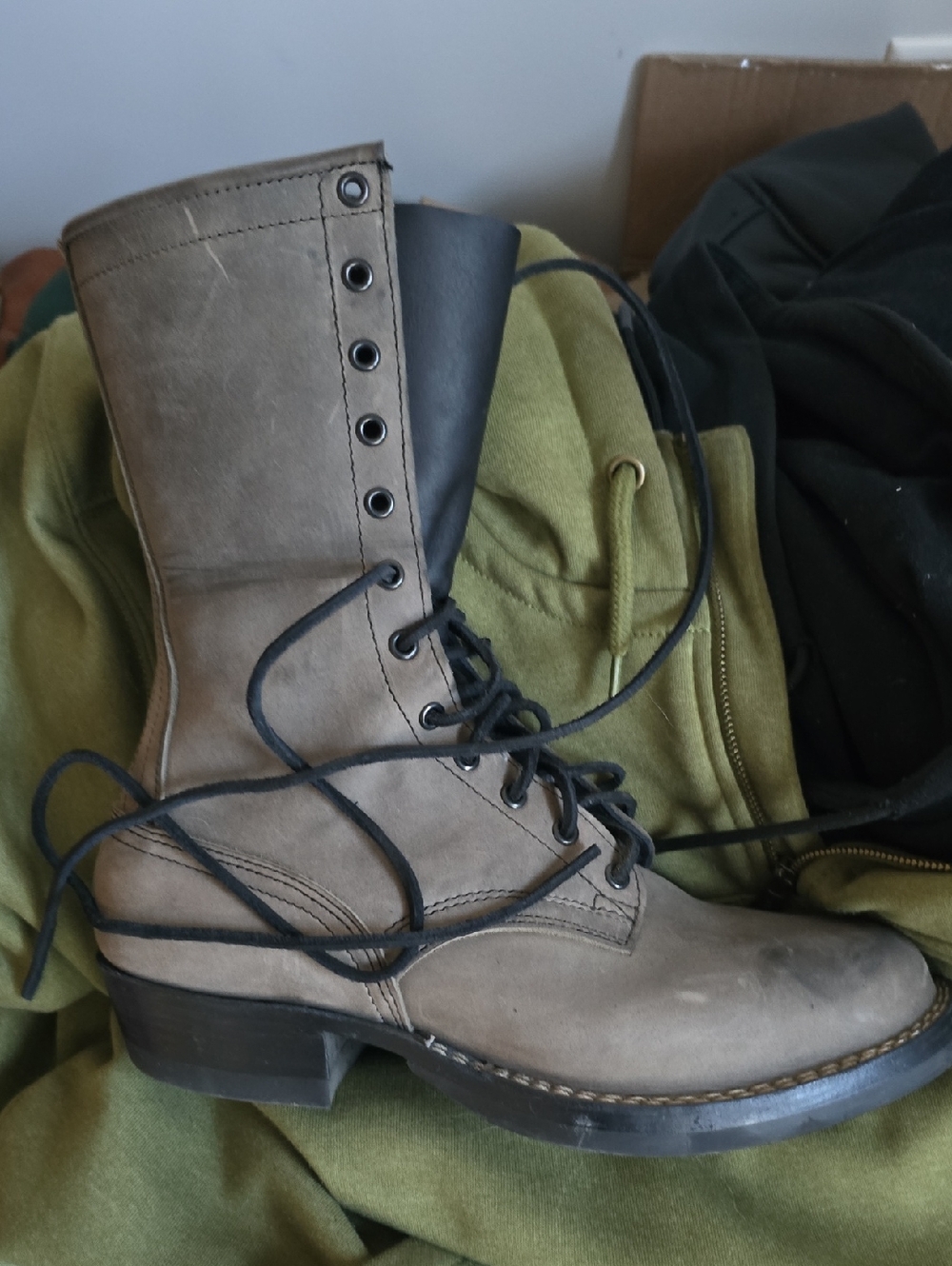 Men's Lace-Up Leather Packer Boots